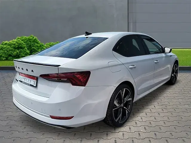 Gebraucht Skoda Octavia SportLine 150 PS (110 kW) 2024 Weiss Limousine
