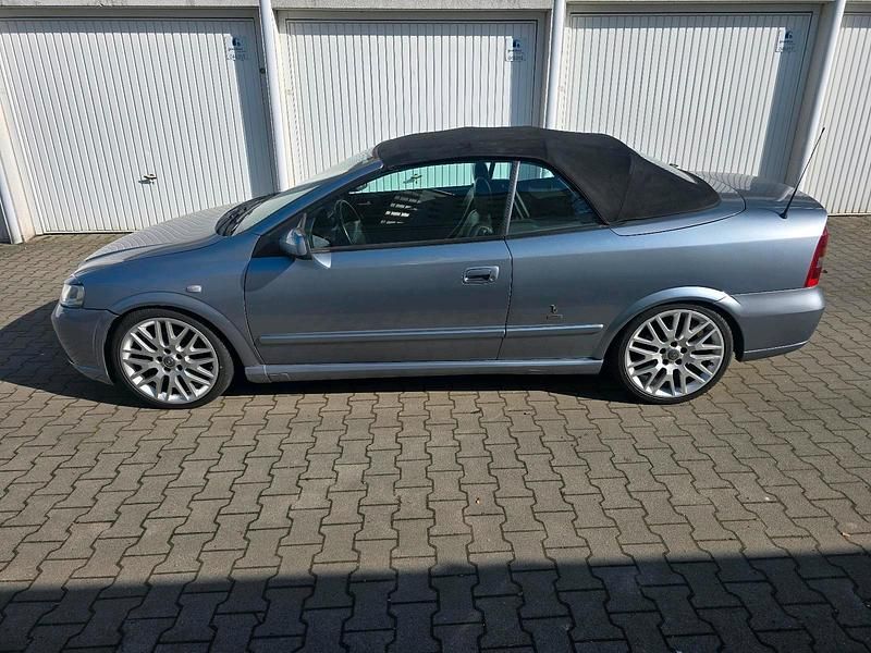Gebraucht Opel Astra Cabriolet Dynamic 180 PS (132 kW) 2003 Silber Cabrio
