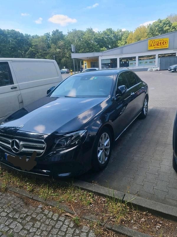 Gebraucht Mercedes E220 194 PS (142 kW) 2018 Schwarz Limousine