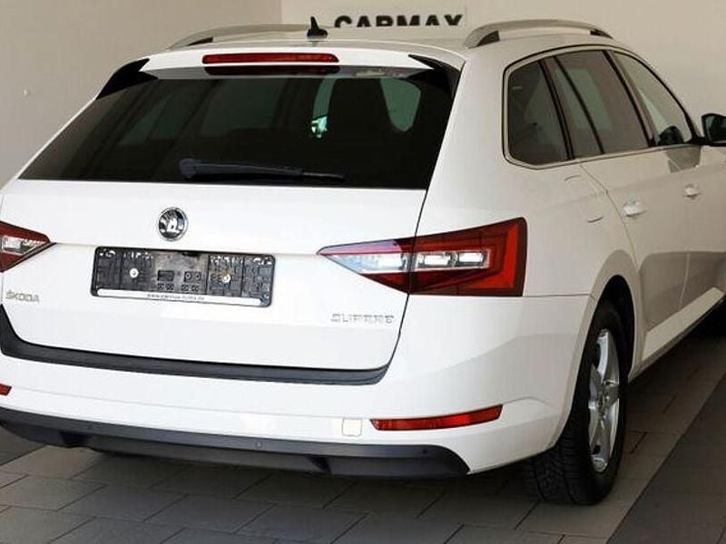 Gebraucht Skoda Superb Ambition 150 PS (110 kW) 2017 Weiß Kombi