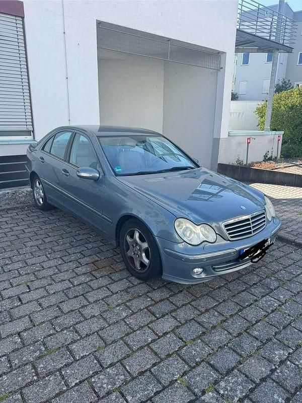 Grau Gebraucht 2005 Mercedes C220 Avantgarde Limousine | 5.000 € - Bild 1/1