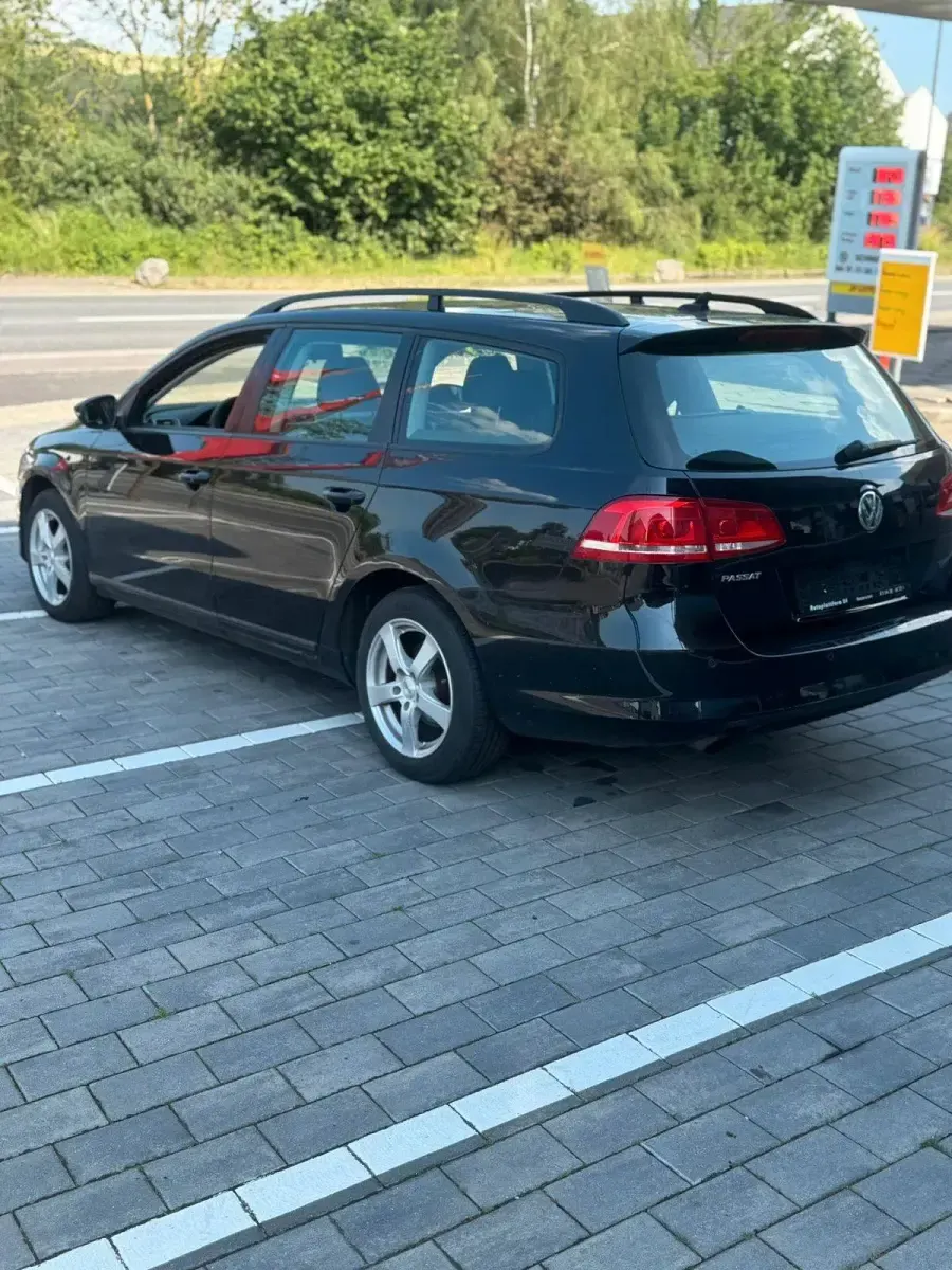 Gebraucht VW Passat 122 PS (89 kW) 2011 Schwarz Kombi