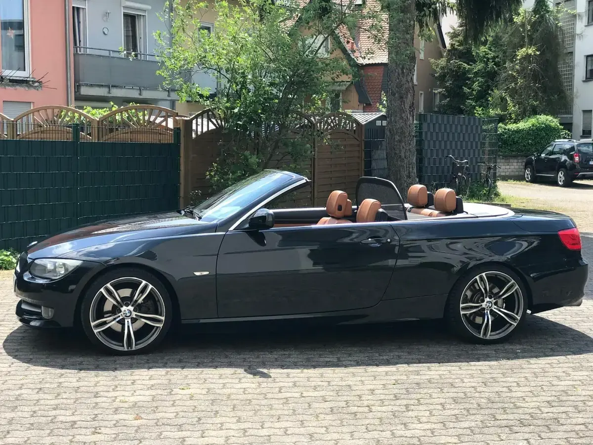 Gebraucht BMW 330 Cabriolet 272 PS (200 kW) 2010 Schwarz Cabrio