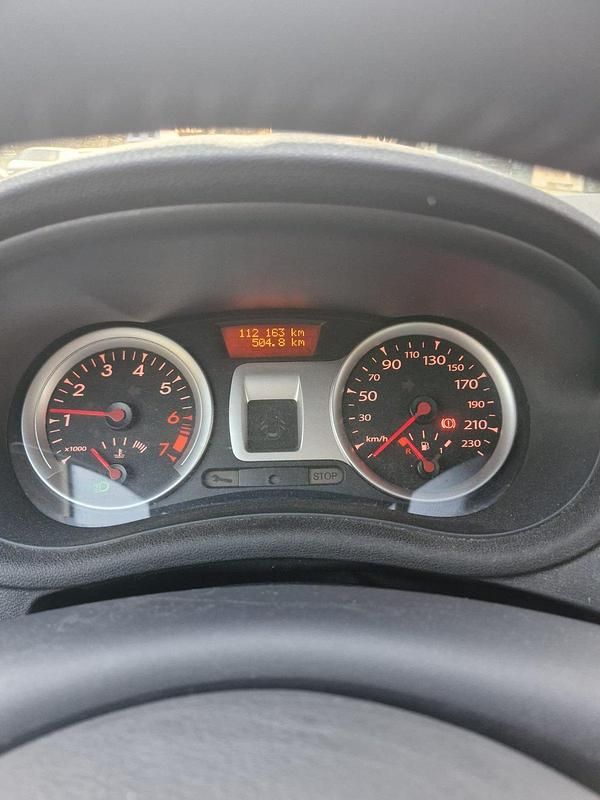 Gebraucht Renault Clio II 78 PS (57 kW) 2009 Rot Kleinwagen