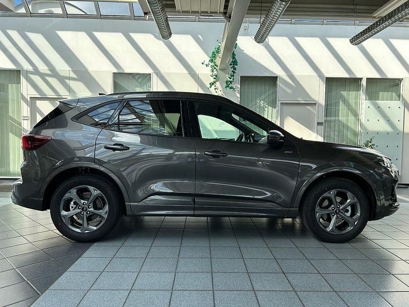 Neu Ford Kuga ST-Line 182 PS (133 kW) 2025 Schwarz SUV