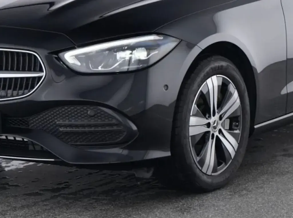 Gebraucht Mercedes C300e Avantgarde 313 PS (230 kW) 2023 Schwarz Limousine