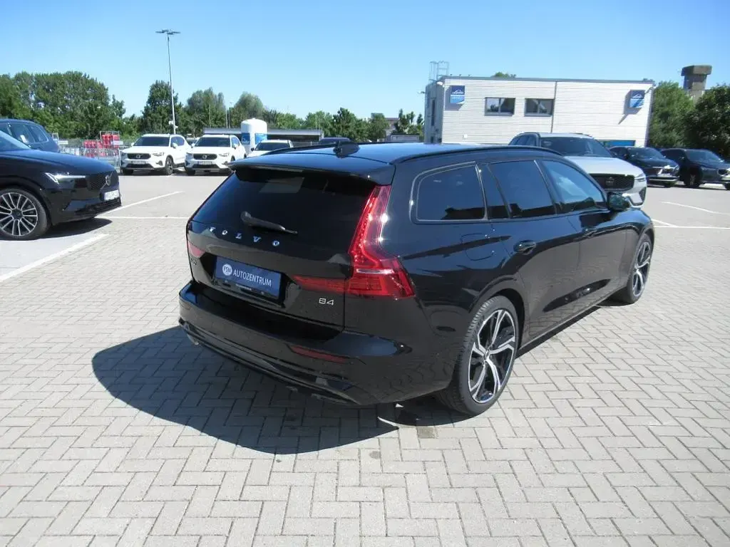 Gebraucht Volvo V60 Plus 197 PS (144 kW) 2024 Schwarz Kombi