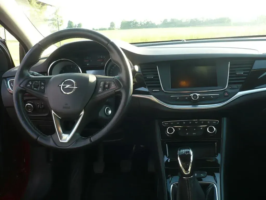 Gebraucht Opel Astra Elegance 131 PS (96 kW) 2020 Rot Limousine