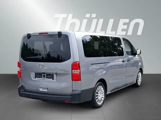Gebraucht Toyota Proace Verso 144 PS (105 kW) 2024 Grau Kombi