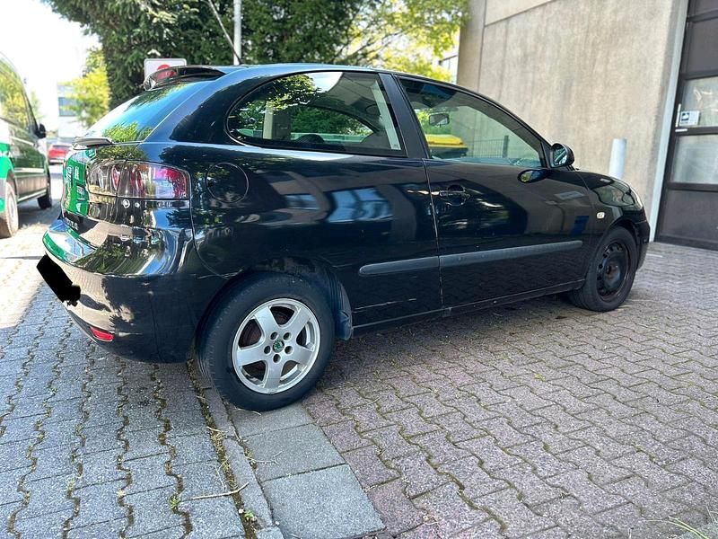 Schwarz Gebraucht 2006 Seat Ibiza Limousine | 600 € (Superpreis) - Bild 1/4