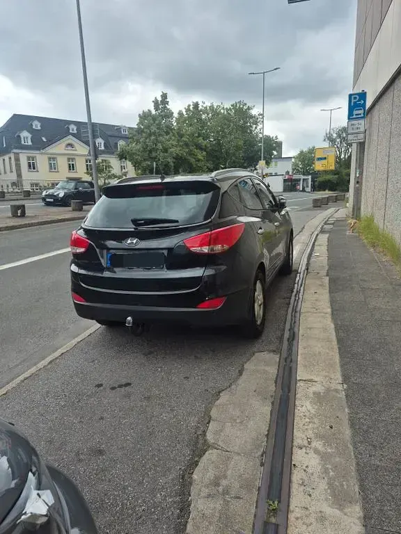 Gebraucht Hyundai Tucson 185 PS (136 kW) 2010 Schwarz SUV
