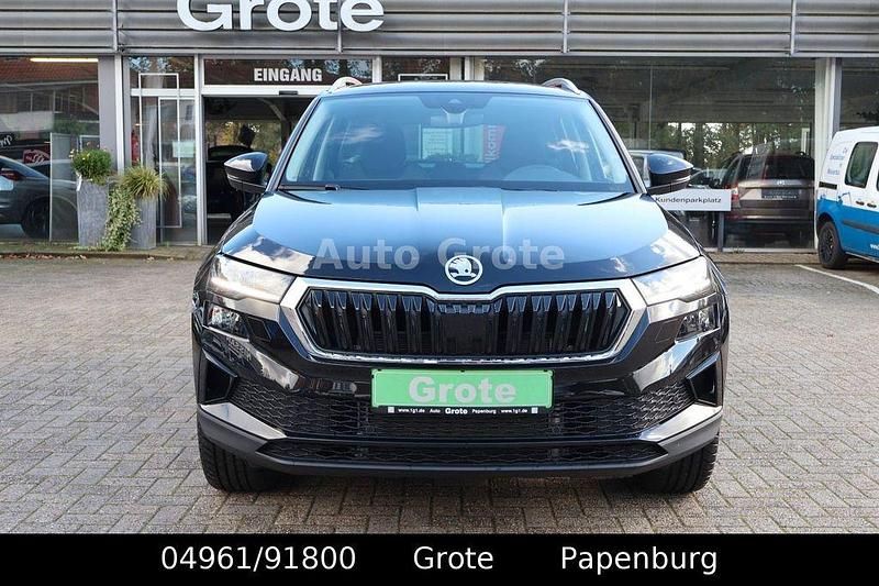 Neu Skoda Karoq Drive 150 PS (110 kW) 2025 Grau SUV
