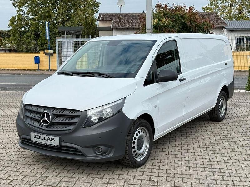 Weiß Gebraucht 2022 Mercedes Vito Van / Kleinbus | 17.500 € - Bild 1/4