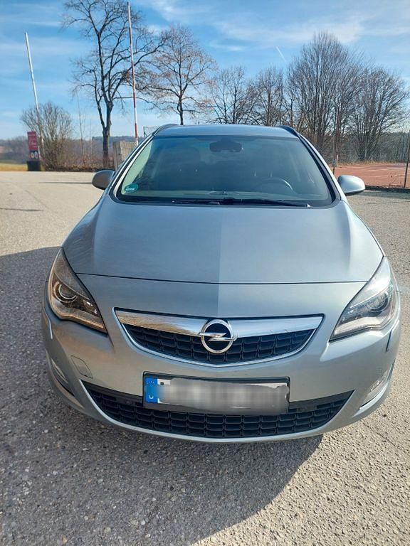 Gebraucht Opel Astra Edition 125 PS (91 kW) 2011 Silber Kombi