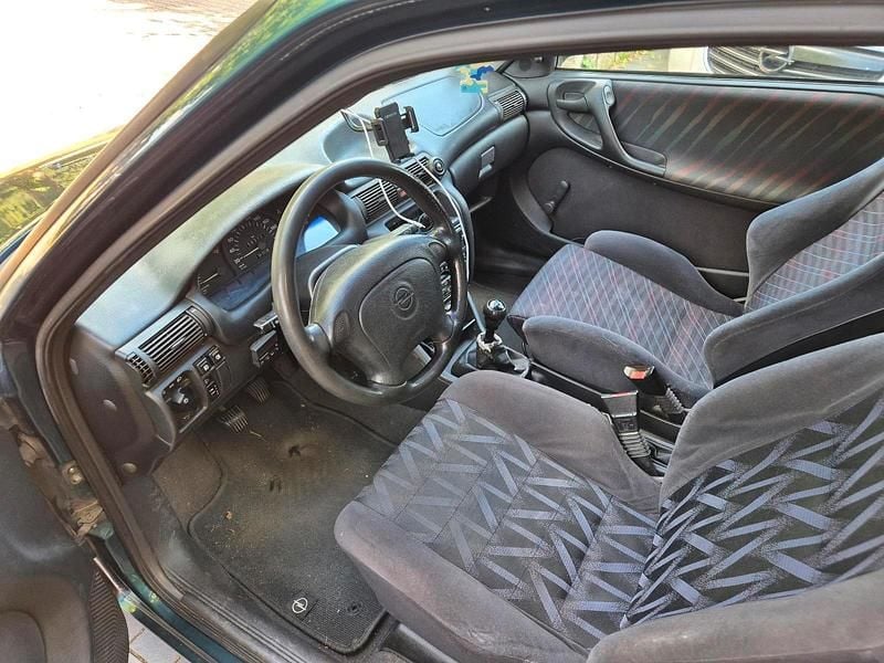 Second-hand Opel Astra 101 CP (74 kW) 1997 Verde Hatchback