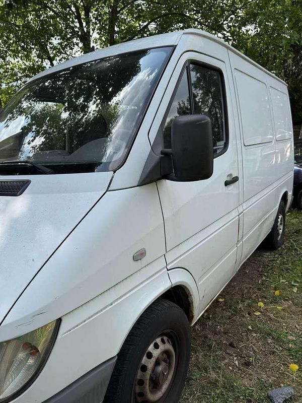 Weiß Gebraucht 2003 Mercedes Sprinter Van | 6.900 € (Fairer Preis) - Bild 1/4