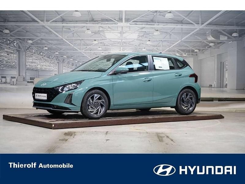 Mangrove green Neu 2025 Hyundai i20 Trend Kleinwagen | 22.980 € (Etwas zu teuer) - Bild 1/4