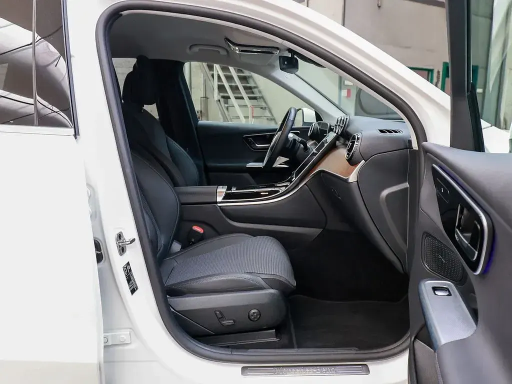 Gebraucht Mercedes GLC200 Advanced 204 PS (150 kW) 2023 Weiss / polarweiß SUV