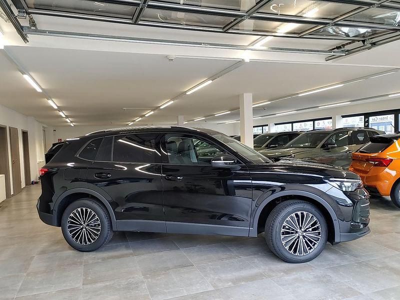 Neu VW Tiguan Life 150 PS (110 kW) 2026 Schwarz SUV
