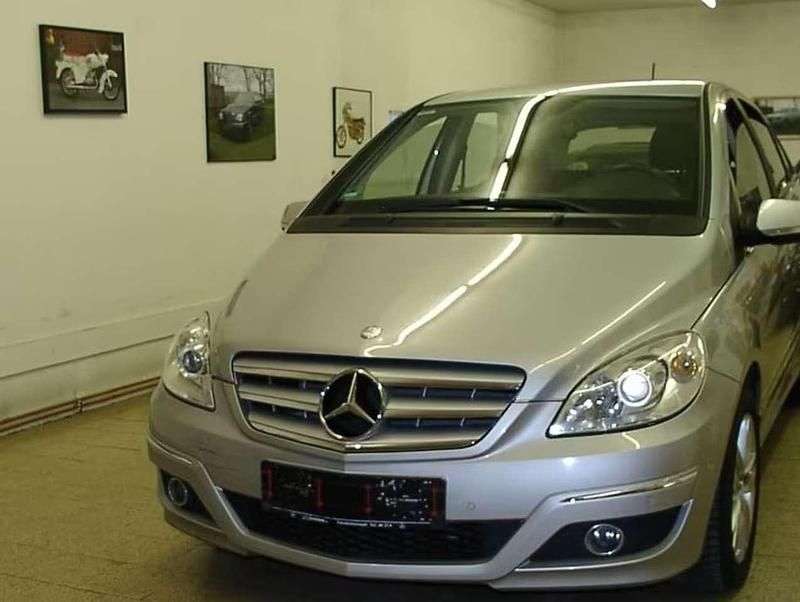 Gebraucht Mercedes B180 116 PS (85 kW) 2009 Silber Van / Kleinbus