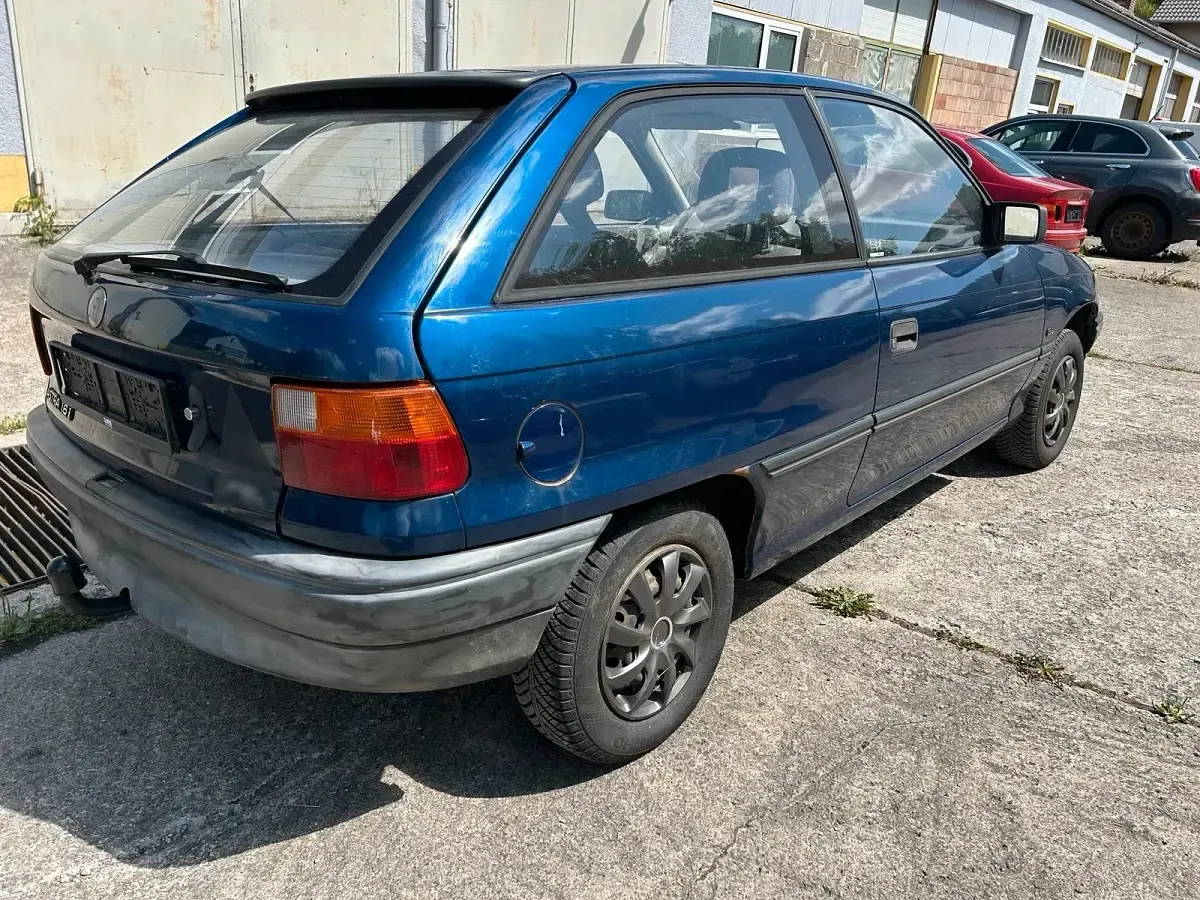 Gebraucht Opel Astra 71 PS (52 kW) 1993 Blau Limousine