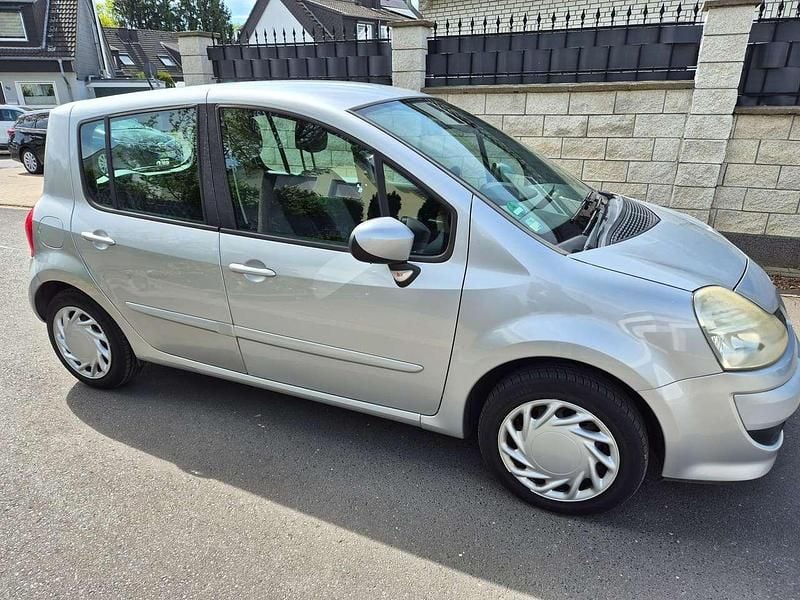Second-hand Renault Modus Dynamique 75 CP (55 kW) 2009 Argintiu Monovolum