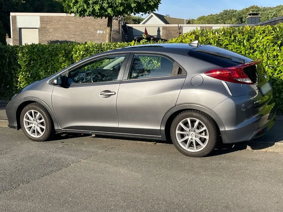 Gebraucht Honda Civic Comfort 99 PS (72 kW) 2014 Grau Limousine