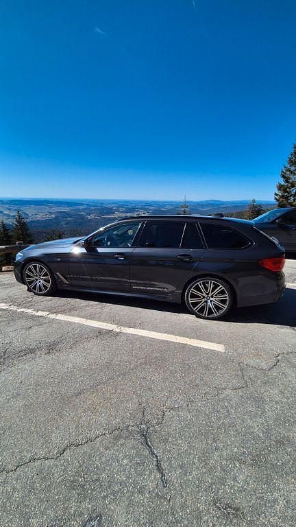 Gebraucht BMW M550 Performance 400 PS (294 kW) 2018 Grau Limousine