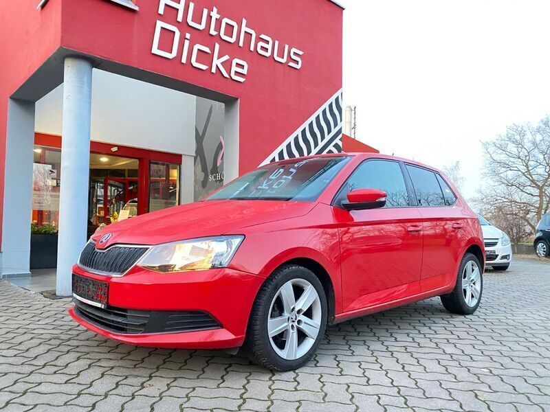 Rot Gebraucht 2015 Skoda Fabia Active Kleinwagen | 6.990 € (Fairer Preis) - Bild 1/4