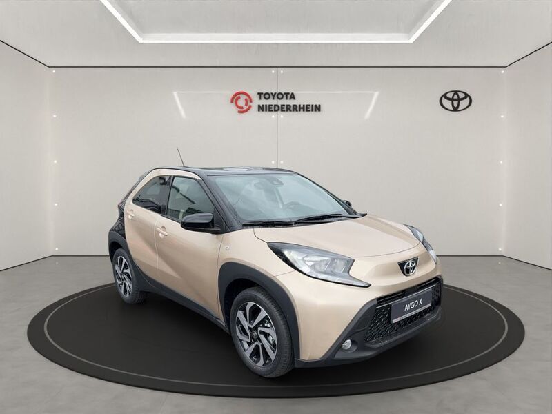 Gebraucht Toyota Aygo X Team 72 PS (52 kW) 2025 Beige SUV