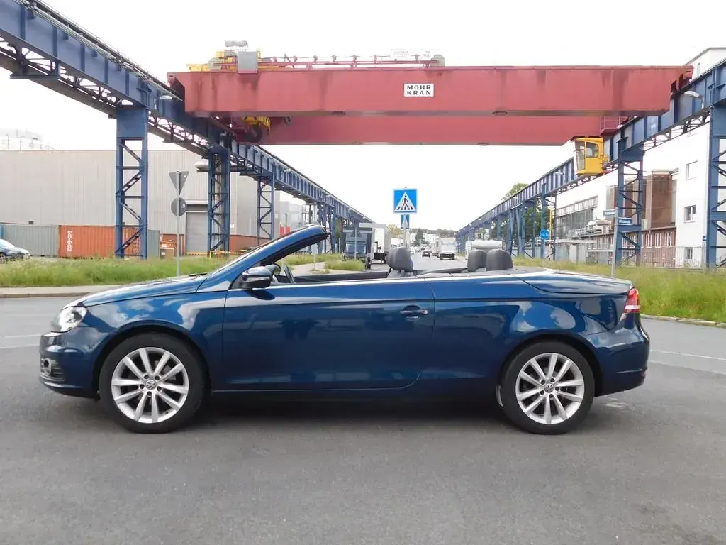 Gebraucht VW Eos Sportline 122 PS (89 kW) 2012 Blau Cabrio