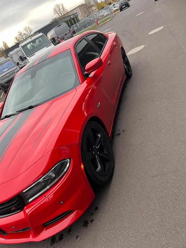 Second-hand Dodge Charger 400 CP (294 kW) 2015 Roșu Berlinǎ