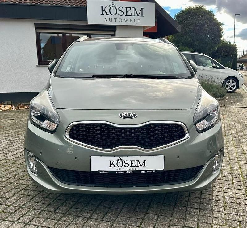 Silber Gebraucht 2015 Kia Carens DREAM-TEAM Edition Van / Kleinbus | 8.500 € (Fairer Preis) - Bild 1/4