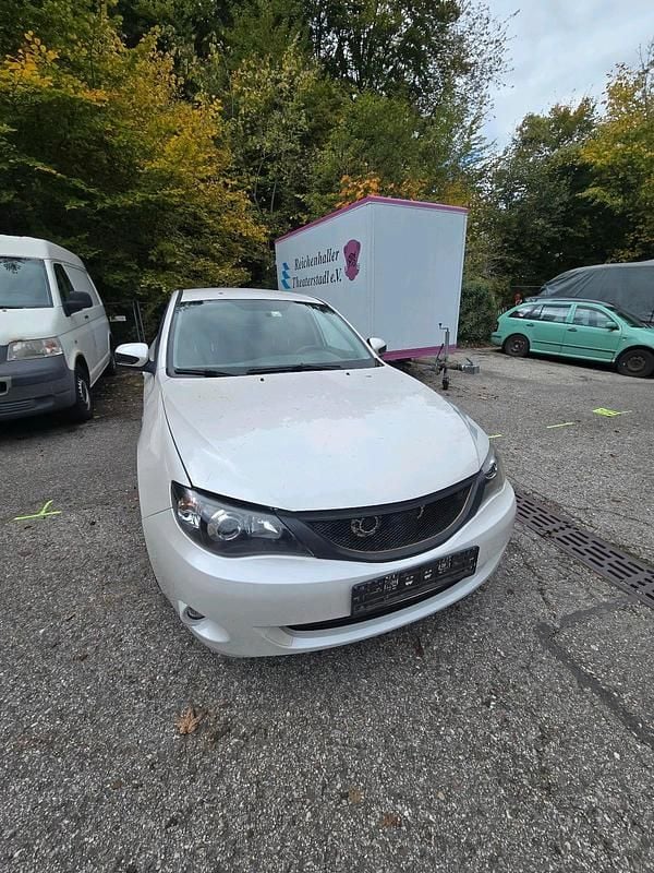 Weiß Gebraucht 2010 Subaru Impreza Limousine | 3.600 € (Superpreis) - Bild 1/4