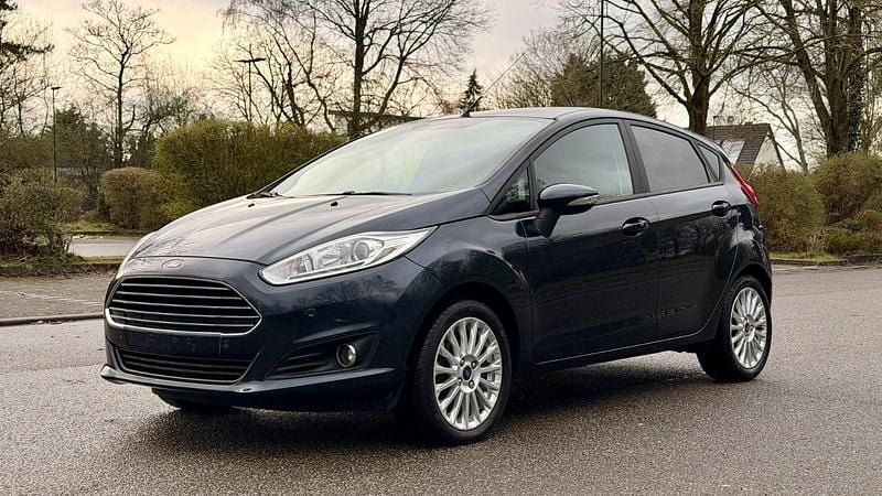 Gebraucht Ford Fiesta 80 PS (58 kW) 2017 Grau Kleinwagen