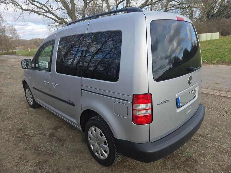 Gebraucht VW Caddy Trendline 86 PS (63 kW) 2011 Silber Van / Kleinbus
