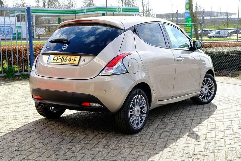 Gebraucht Lancia Ypsilon Platinum 80 PS (58 kW) 2015 Braun Kleinwagen