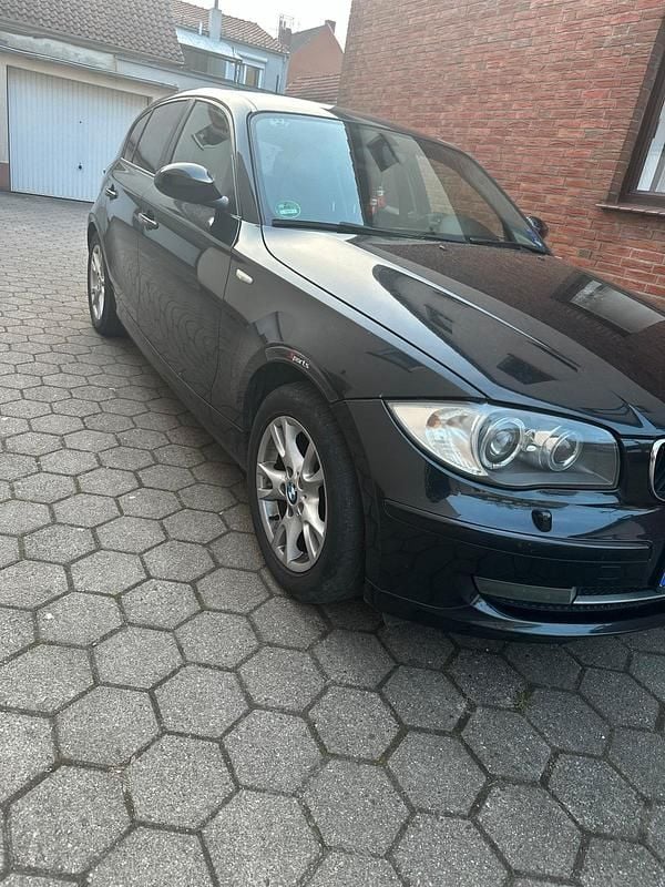 Gebraucht BMW 118 143 PS (105 kW) 2008 Schwarz Kleinwagen