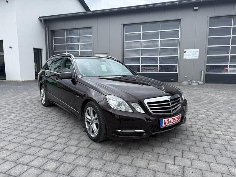 Gebraucht Mercedes E220 170 PS (125 kW) 2010 Braun Kombi