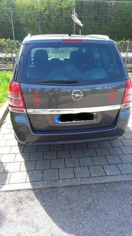 Grau Gebraucht 2010 Opel Zafira Family Van / Kleinbus | 3.600 € (Guter Preis) - Bild 1/4