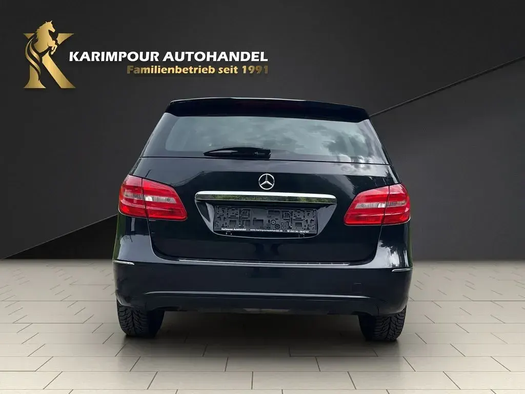 Gebraucht Mercedes B180 122 PS (89 kW) 2014 Schwarz Kleinwagen