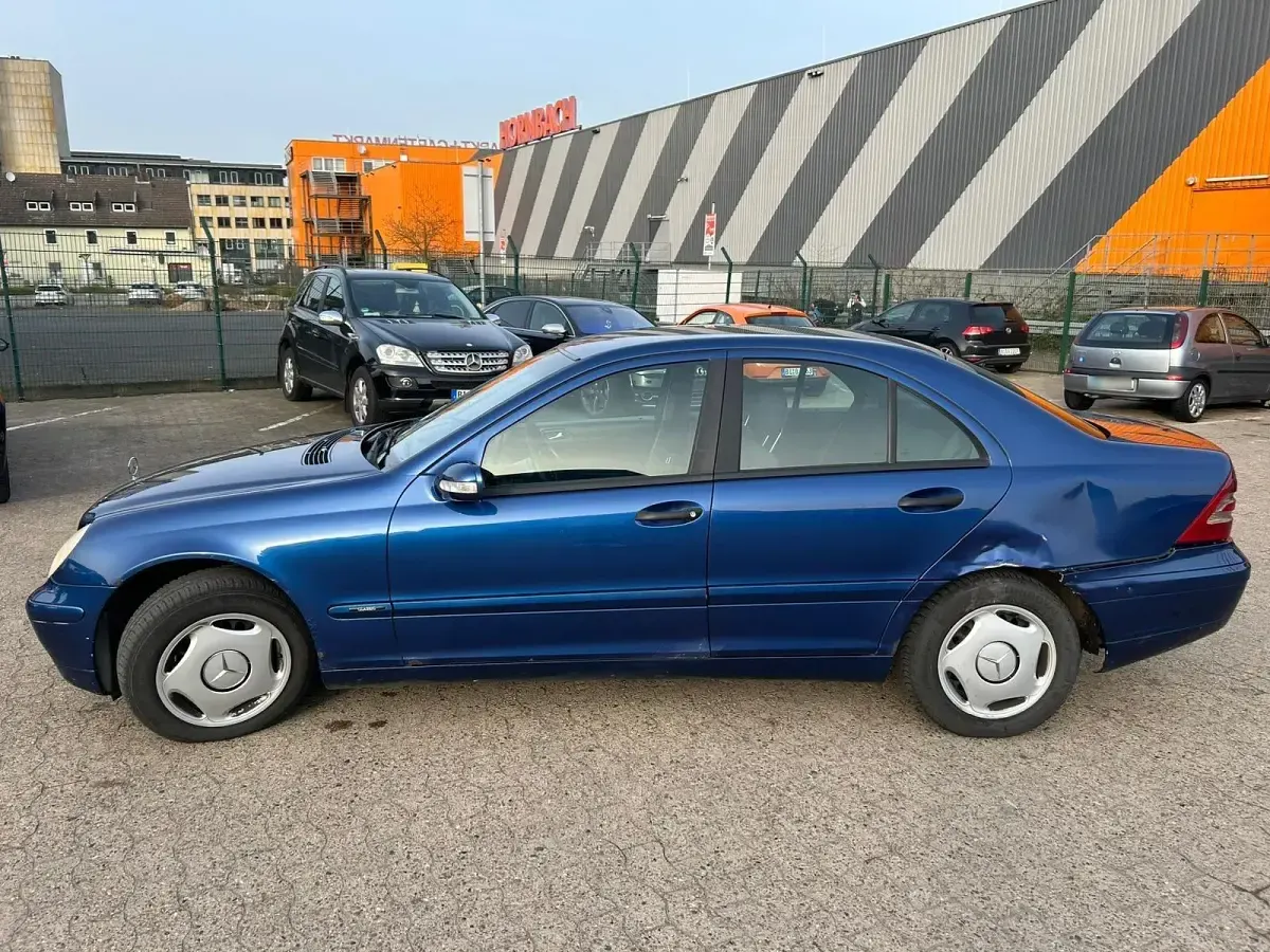 Second-hand Mercedes C200 122 CP (89 kW) 2002 Berlinǎ