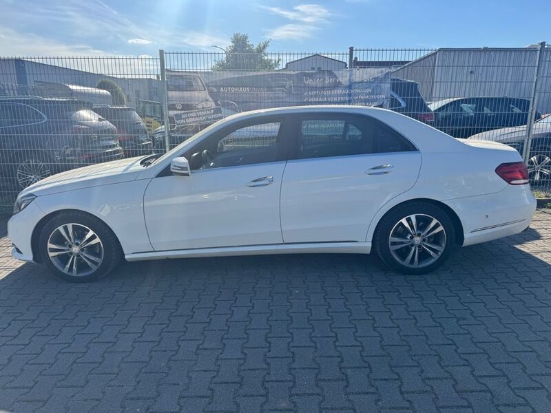Gebraucht Mercedes E220 170 PS (125 kW) 2015 Weiß Limousine