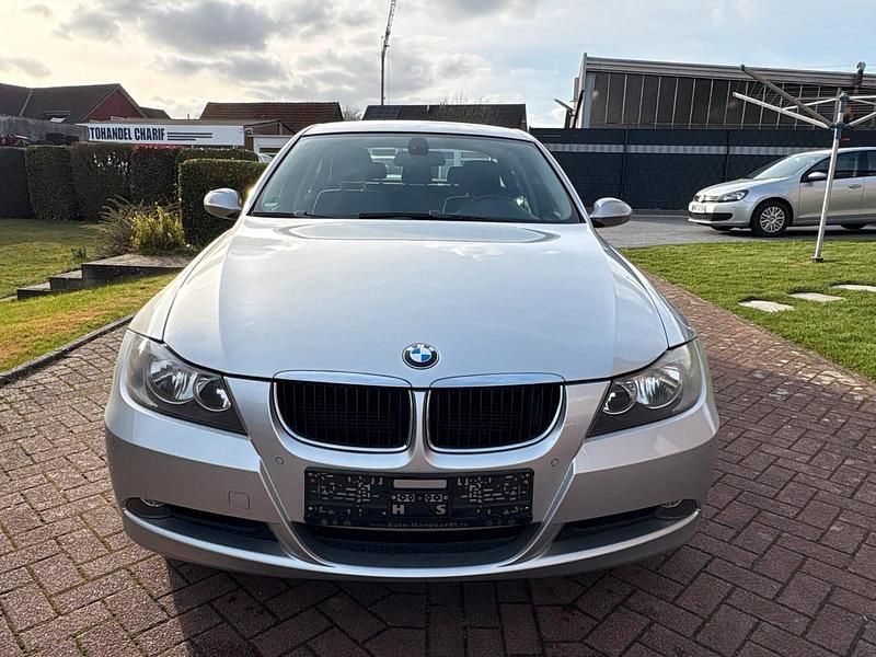 Gebraucht BMW 318 129 PS (94 kW) 2006 Grau Limousine