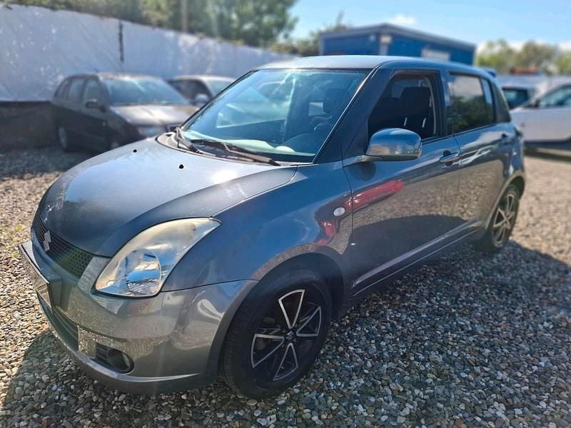 Silber Gebraucht 2006 Suzuki Swift Limousine | 2.400 € (Fairer Preis) - Bild 1/4