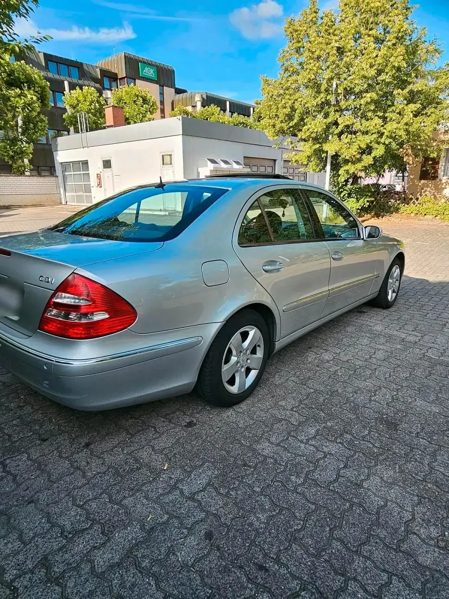 Usata Mercedes E320 204 CV (150 kW) 2004 Argento Berlina