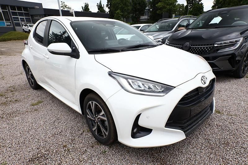 Neu Toyota Yaris Hybrid 116 PS (85 kW) 2026 Pure white Kleinwagen