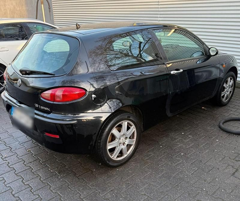 Schwarz Gebraucht 2003 Alfa Romeo 147 Kleinwagen | 1.700 € (Etwas zu teuer) - Bild 1/4