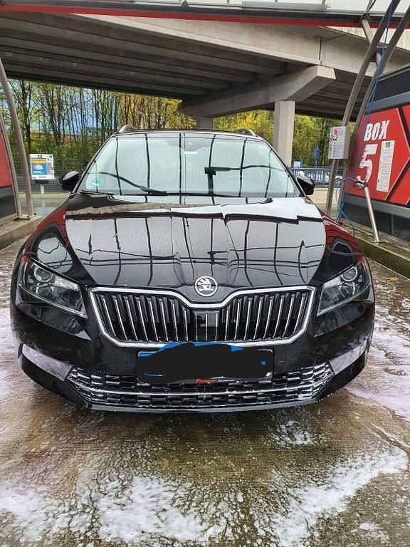 Schwarz Gebraucht 2016 Skoda Superb Style Kombi | 15.600 € (Fairer Preis) - Bild 1/4