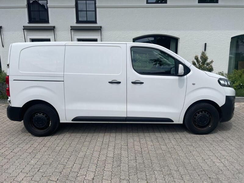 Weiß Gebraucht 2017 Citroën Jumpy Business Class Van / Kleinbus | 15.900 € (Etwas zu teuer) - Bild 1/4